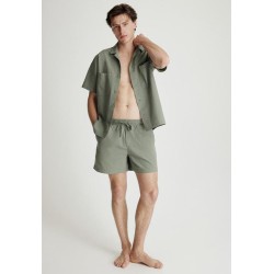 Seersucker pyjama shirt and shorts - green